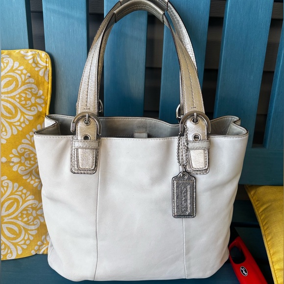 Coach Soho 2011 In Oyster with metallic leather trim - Picture 4 of 9